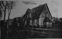 Postkarte mit dem Bahnhofsgebäude schwarz/weiß Bild von ca.: 1915