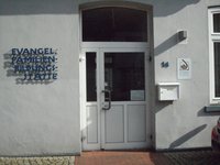 Eingang zu den Räumen der Evangelischen Familienbildungsstätte in der Schulstraße 14 in Delmenhorst