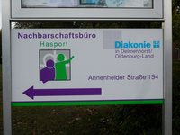 Hinweisschild auf das Nachbarschaftsbüro Hasport der Diakonie im Oldenburger Land
