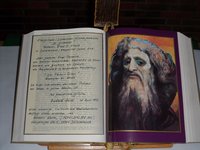 Abbildung eines altehrwürdigen Mannes, Einlegeblatt mit dem Text, der den Spender der Bibel benennt und als Datum den 15. April 1997 festhält.