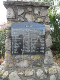 Tafel mit den Namen der Gefallenen des zweiten Weltkriegs