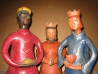 Die heiligen drei Könige: Caspar, melchior und Balthasar als farbige Tonfiguren.