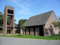 Emmauskapelle in Bungerhof mit freistehendem Glockenträger